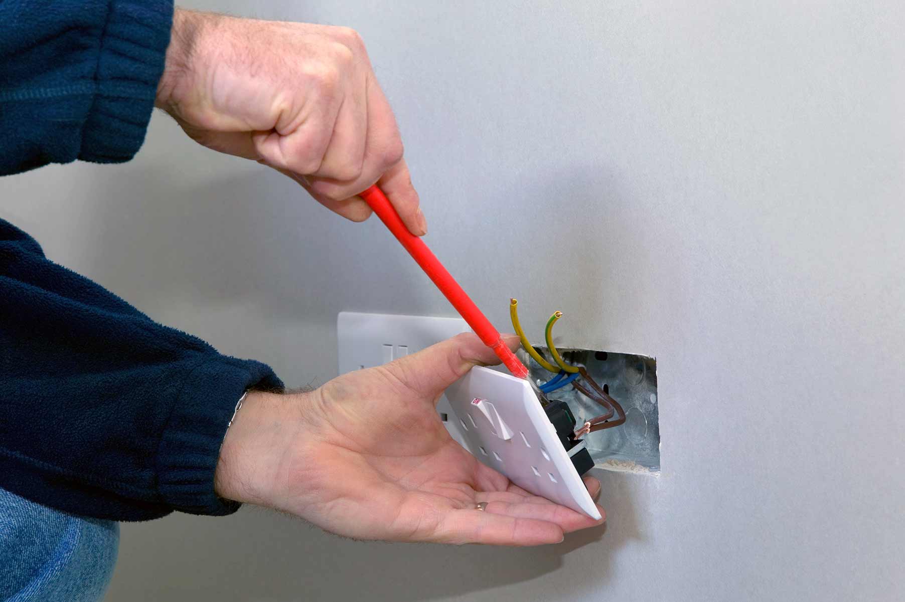 Our electricians can install plug sockets for domestic and commercial proeprties in Eastleigh and the local area. 